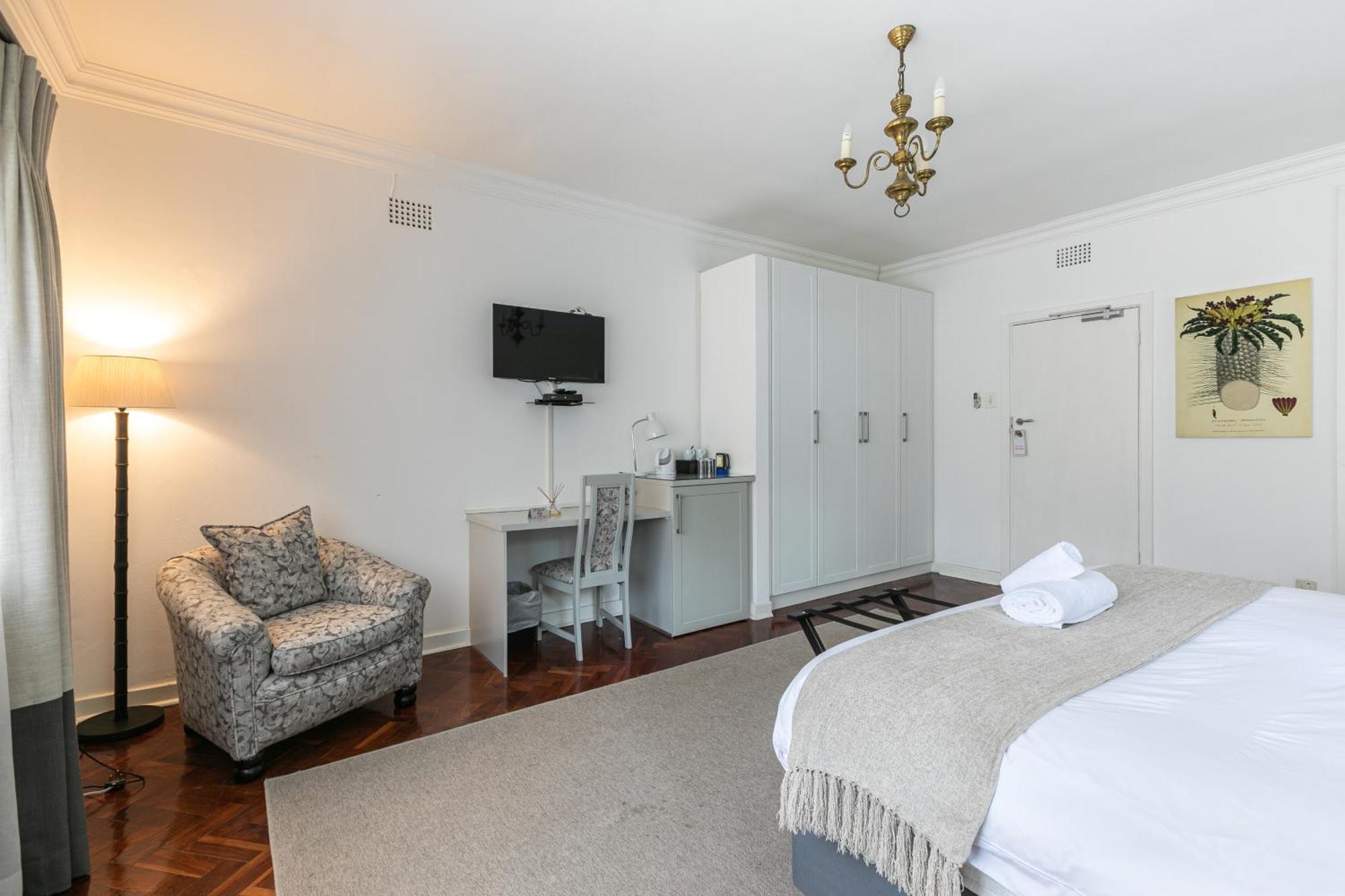 Emmarentia Guest House Йоганнесбурґ Номер фото